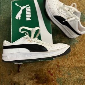 MENS PUMA GV SPECIAL + SHOES FOR SALE SIZE 10!!